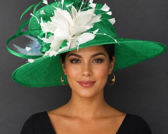 ケリーグリーン、アイボリー、ブラッシュピンクのつば広シナマイハット、ケンタッキーダービーハット、結婚式、教会、ティーパーティー、ガーデンパーティー、エスコート、ロイヤルパーティーハット