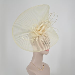 Cute Jumbo Off White Royal Ascot Horse Race Oaks day hat  Fascinator Kentucky Derby Hat Church Tea wedding Party Hat