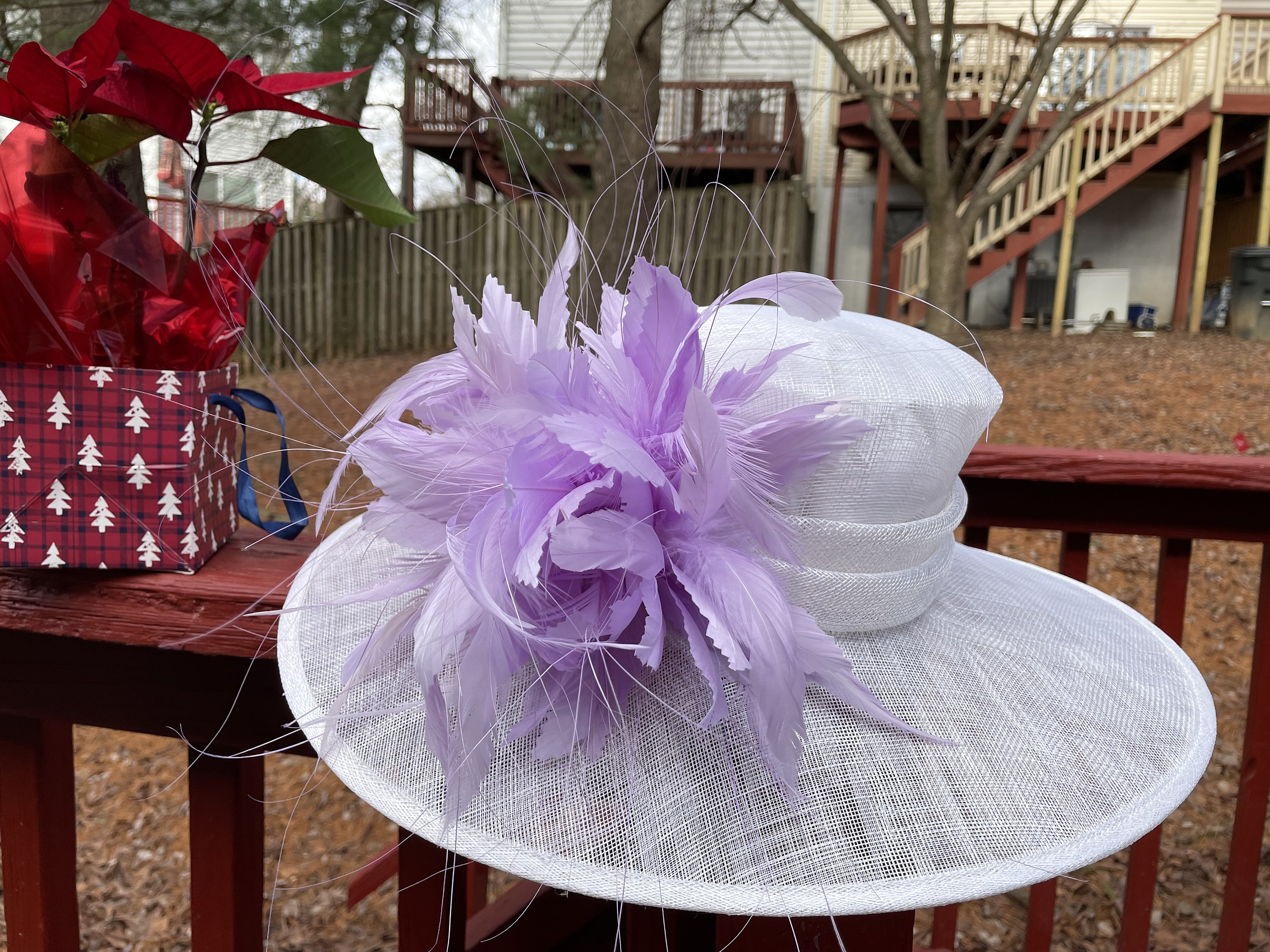 White Lavender Feathers Wide Brim Kentucky Derby Hat,ascot  display picture 3