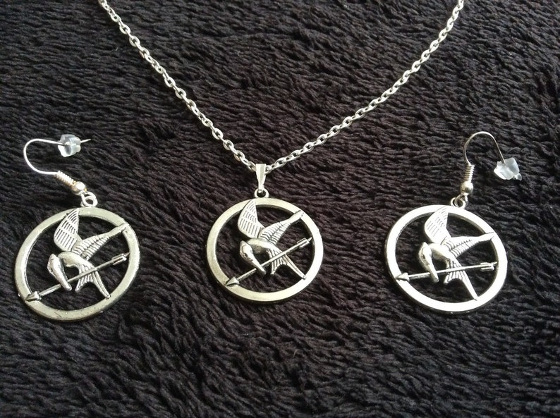 80p UK P/&P handmade inspired Mockingjay *SET* earrings and necklace silver bird arrow UK Seller