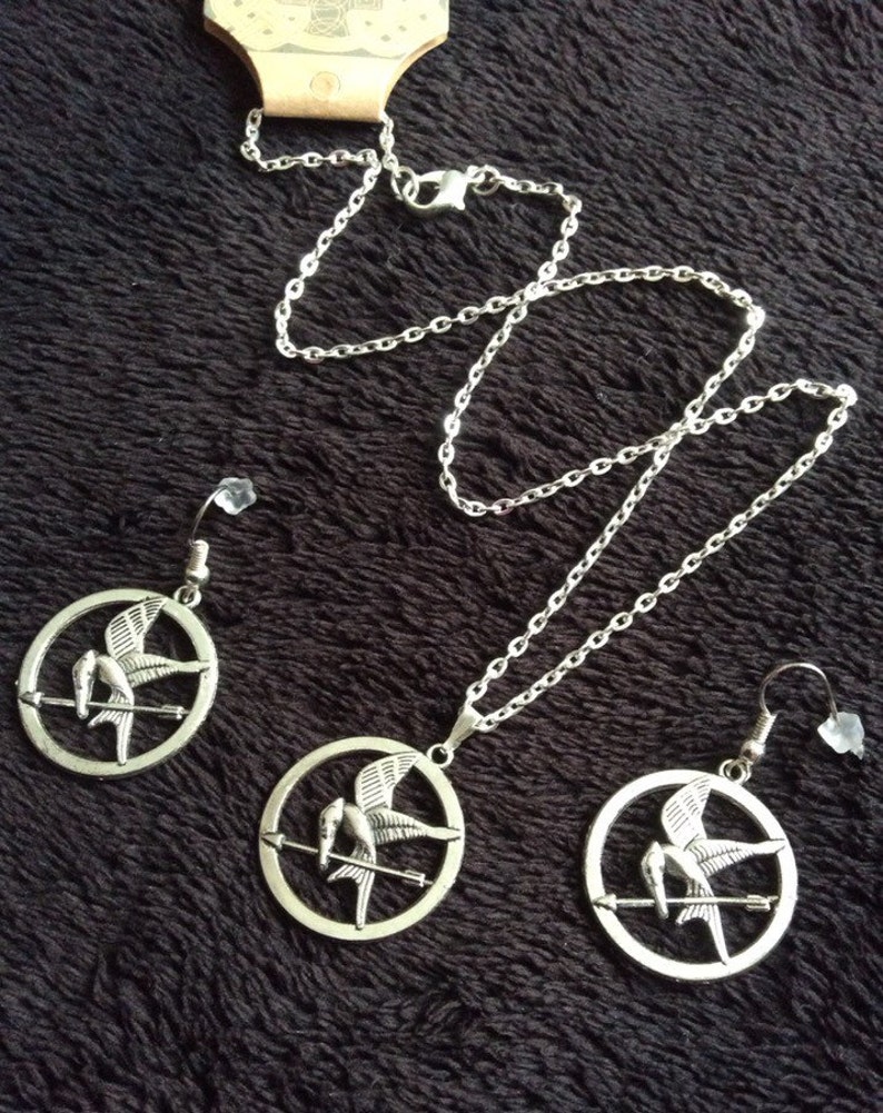 80p UK P/&P handmade inspired Mockingjay *SET* earrings and necklace silver bird arrow UK Seller