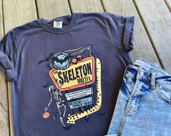Skeleton Motel Ad DTF Screenprint Unisex Gray Charcoal Tee Shirt T-Shirt Vintage Halloween Fall Bats Dracula Ghost Graceyard Scary
