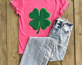 Green Shamrock Sequin Chenille Patch Unisex Pink Tee T-Shirt St. Patty’s Patrick’s Day