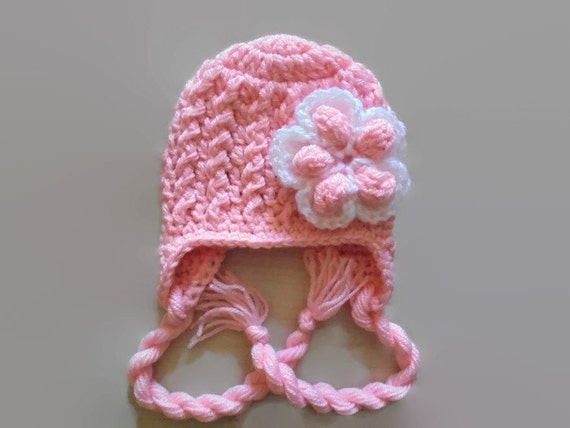 Sombrero de niña con orejeras de lana de ganchillo hecho a mano en rosa con  flor delicada Sombrero con orejeras de niña rosa con detalle floral -   España