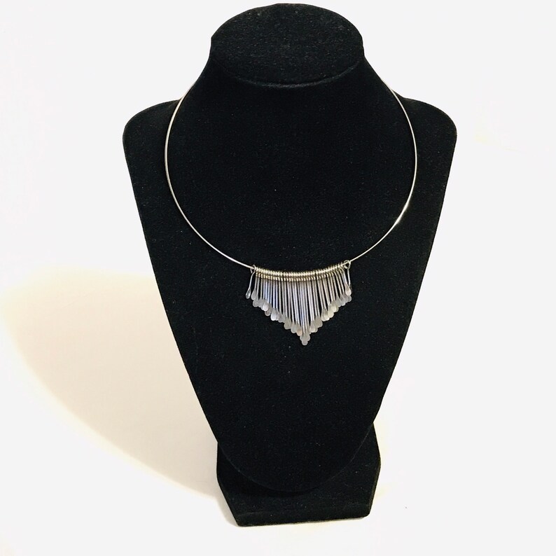 Single Silvertone Wire Collar Choker Dangle Paddle Necklace