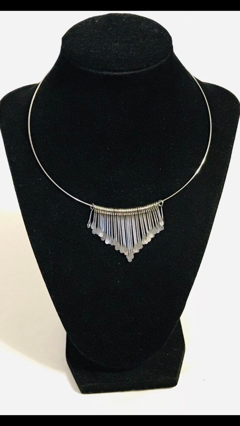 Single Silvertone Wire Collar Choker Dangle Paddle Necklace
