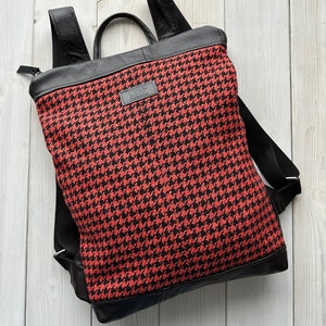 Roter Lederrucksack, recycelter Lederrucksack, minimalistischer Rucksack, Schulterrucksack, Reiserucksack, Urlaubsrucksack, Frauen Geschenk