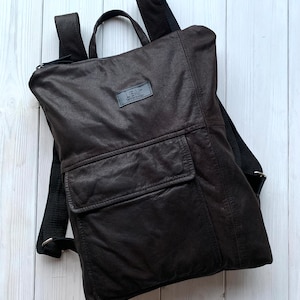 Sac à dos en cuir recyclé marron avec poches