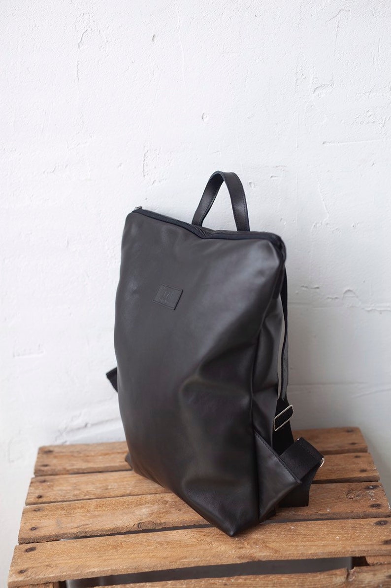 Lässiger Minimalistischer Schwarzer Leder Rucksack Bild 5