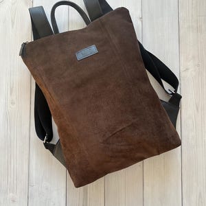 Mochila de couro camurça marrom reciclada, mochila marrom camurça reciclada, bolsa estilosa de camurça marrom