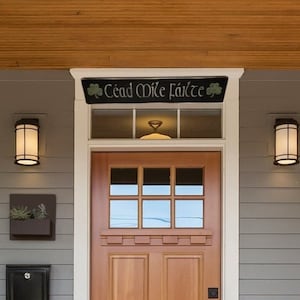 Cead Mile Failte Wood Sign: Irish Welcome, Shamrock Decor (18&quot;)