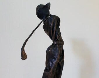 Escultura de golfista de Paverpol: técnica mixta con detalles en bronce. Hecha a medida.