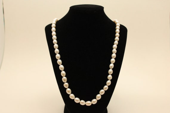Pearl Necklace - image 2