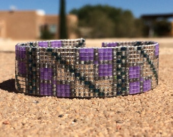 Violet Dreams Bead Loom Pulsera Boho Boho Chic Regalos para ella Joyería artesanal Cuentas occidentales