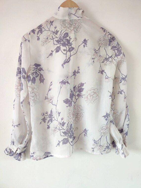 1960s 70s Vintage White and Purple Floral Semi Sh… - image 5