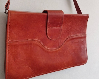1970s 80s Vintage Tan Brown Leather Shoulder Bag