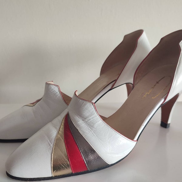 1960s Vintage Gina White Gold and Red Design Slip on Heels. Size 4.5