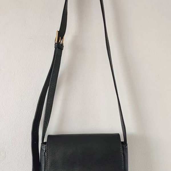 1990s 00s Vintage Black Leather Cross body Shoulder Bag