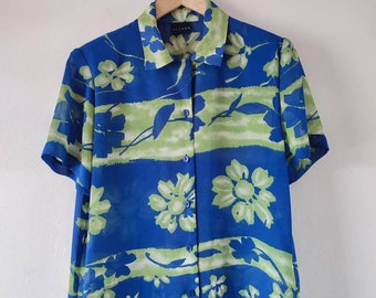 1990s Vintage Blue and Green Floral Print Short Sleeve Blouse Shirt. Retro. UK 10