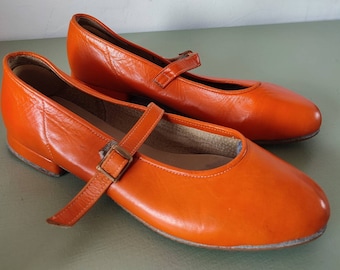 1960s 70s Vintage Orange Leather Mary Jane Flat Shoes