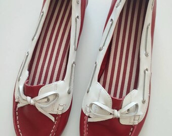 1980s Vintage Red and White Leather Moccasin Slip On Deck Shoes Size 4/5