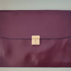 1970s 80s Vintage Burgandy Red Leather Large Purse Wallet Document Holder. Retro. Gold Hardware.