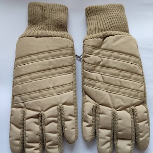 1970s 80s Vintage Camel Beige Padded Knitted Gloves. Retro Size M New Condition