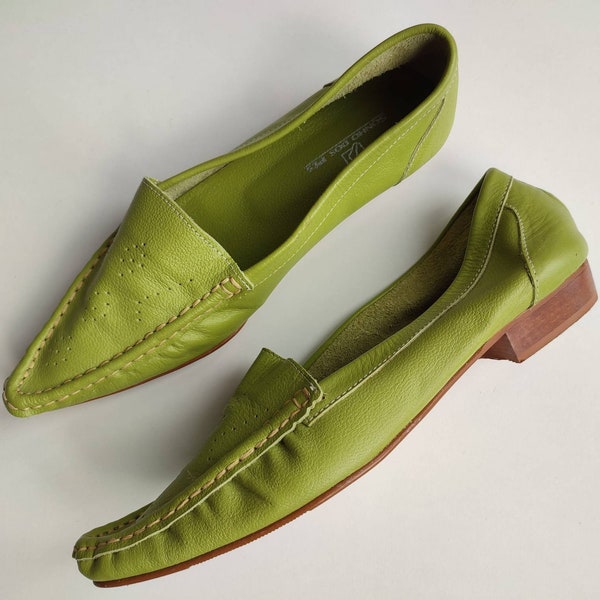 1990s Y2K Vintage Green Leather Moccasin Slip On Shoes