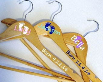 Baby Hanger, Take Home Outfit, Baby's First Outfit, Newborn Gift, Custom Hanger, Personalized Gift, Baby Feet, New Dad Gift, New Mom Gift