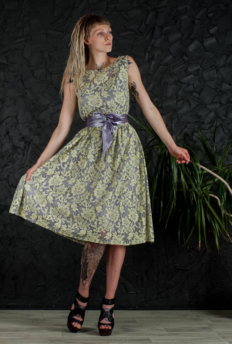 Bal jaune robe dentelle grise robe cocktail genou longueur ...
