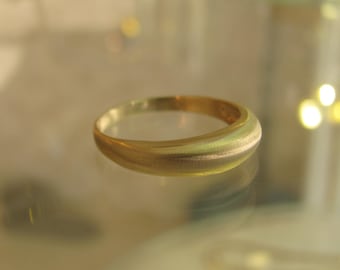 Ehering für Frauen. 14 Karat Gelbgold einzigartige und ungewöhnliche Ehering Textur. Kostenloser Versand