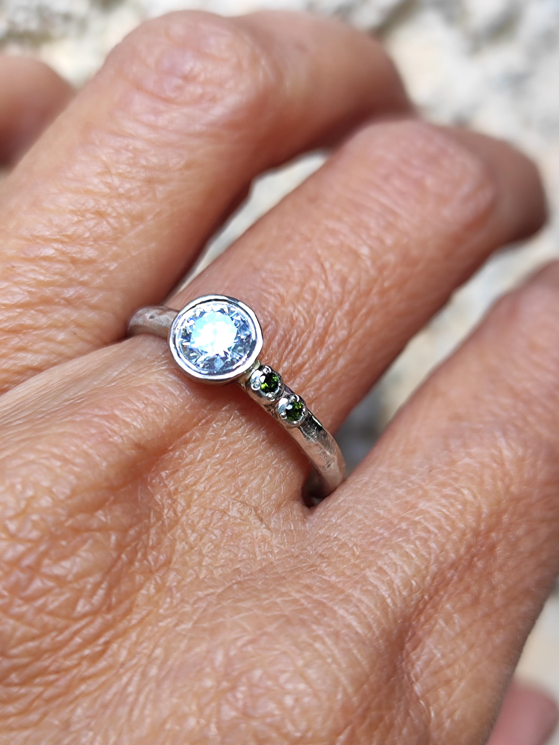 アクアマリンリング。 ターコイズアクアマリンをあしらったK14イエロー