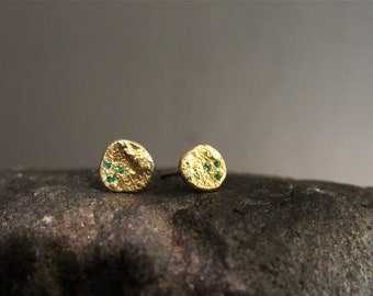Earrings. 14K yellow solid gold earrings with Emerald. 14k handmade stud gold Earrings. Free shipping