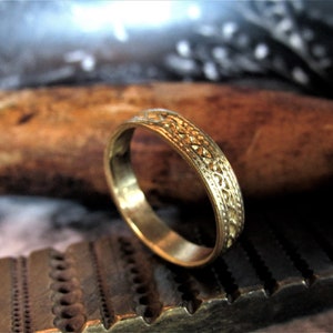 Trouwring voor vrouwen. 14k geelgouden filigraan trouwring voor vrouwen. 14k geelgouden trouwring voor dames. Gratis verzending