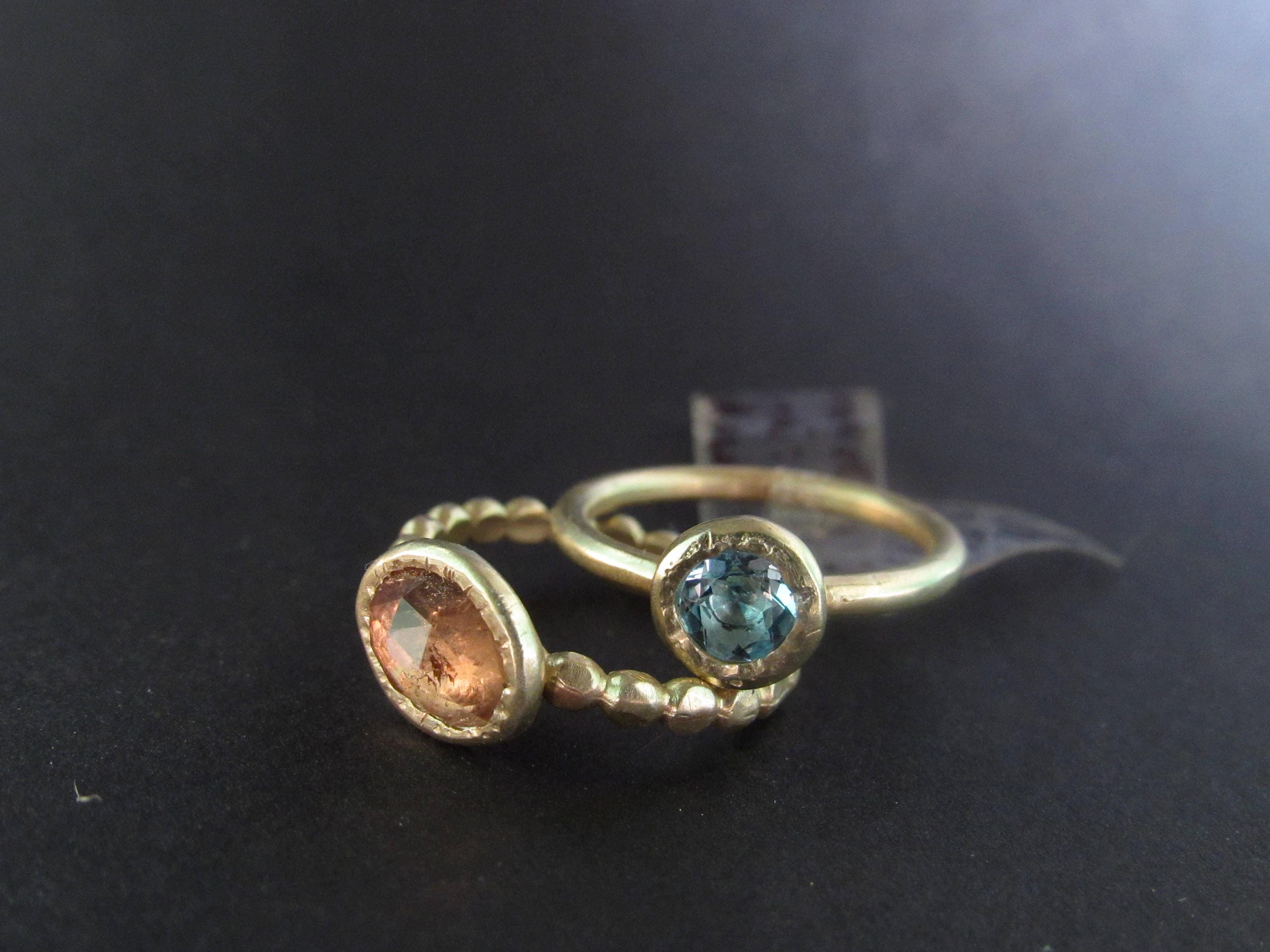 アクアマリンリング。 ターコイズアクアマリンをあしらったK14イエロー