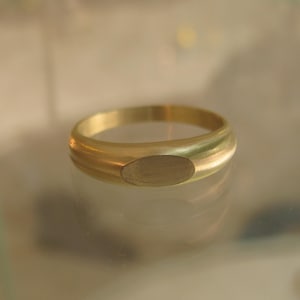 Wedding ring. 14K solid yellow gold wedding ring, 14 karats solid gold signet ring, unique wedding bands for women.