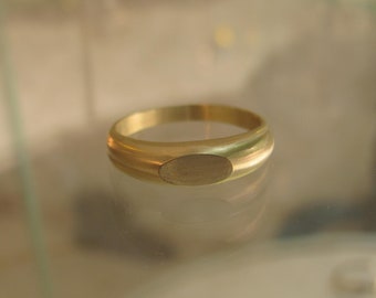 Wedding ring. 14K solid yellow gold wedding ring, 14 karats solid gold signet ring, unique wedding bands for women.