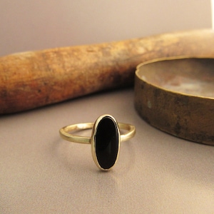 Black Onyx ring. 14K yellow gold ring with Black Onyx. Classic ring. A wonderful gift for women.