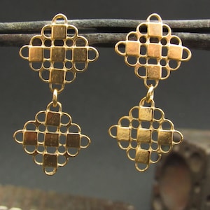 Gold earrings. 14k solid Yellow gold Earrings. Dangle drop earrings. Free shipping.