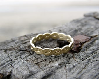 Massiver Ehering aus 14 Karat Gold für Frauen | Handgefertigt & individuell gestaltet