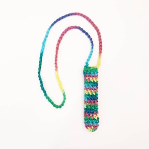 E-Zig Lanyard Vape Halter Handarbeit gehäkelt 100% Baumwollgarn 5 Zoll langer Körper 15 Bügel-Tropfen-Halskette Benutzerdefinierte Farbe Rainbow Multi 2