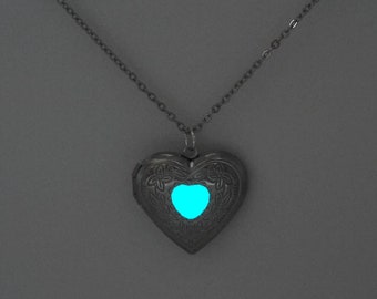 Medallón fotográfico con luz ultravioleta de estilo vintage - Collar con corazón brillante - Regalo único para el día de San Valentín - Colgante con corazón mágico