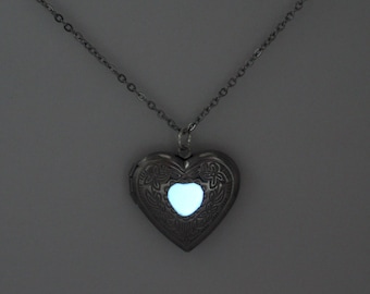 Victorian Style White Glowing Heart Necklace - Magic UV Light Up Heart - Romantic Valentines Gift - Glowing Locket - Luminous Heart Necklace