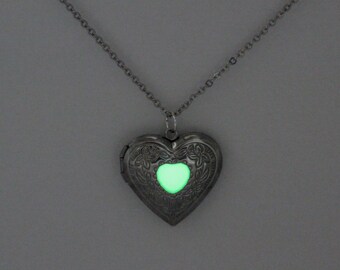 Medallón de corazón verde brillante Art Nouveau: regalo de San Valentín con foto de cosplay
