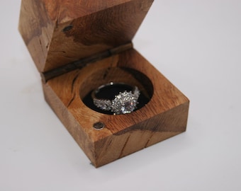 live edge Pippy Oak Burr wooden ring box with new wooden hinge.