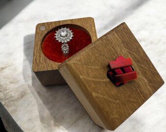 Handcrafted Solid Oak Ring Box with Iridescent Red Glass Cabochon – Magnetic Wooden Engagement Box. Plush orange velvet lining (190)