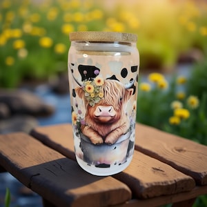 Lattina di vetro da 16 once con mucca delle Highlands, stampa in pelle di mucca e girasoli / Bicchiere da caffè freddo / Tazza in vinile western / Regalo con stampa di mucca per lei