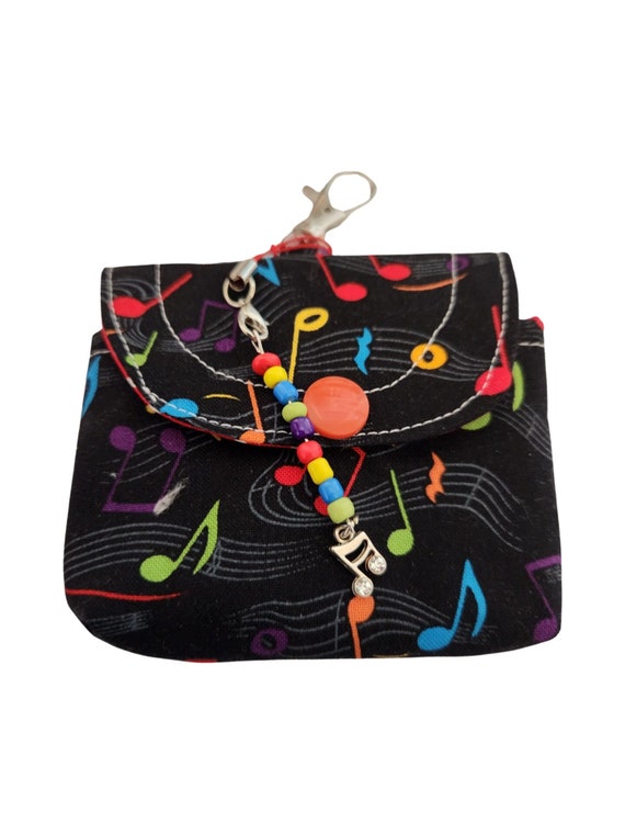 Mini musical note purse which holds airpods, earbuds, lipbalm, bank card or even cash. Can clip on lanyard, keychain or handbag.