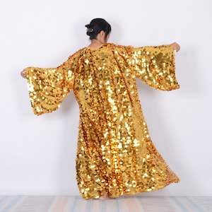 kimono de manga de campana, kimono de lentejuelas de sirena dorada, longitud del piso, plumero de lentejuelas, ropa rave, hombre ardiente, traje de festival, kimono de lentejuelas disco