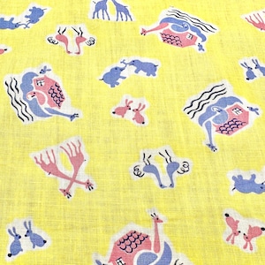 SÄLLSYNT! Vintage 30-tals Noaks Ark quilt quiltning gul blå rosa smal bredd djur nostalgi samlarpris 1/2 yard 35,5" b